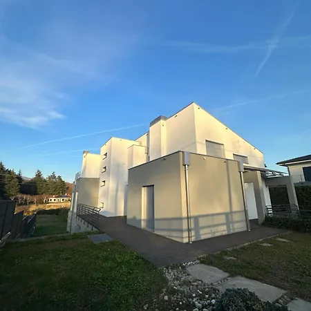 Emily San Fermo della Battaglia